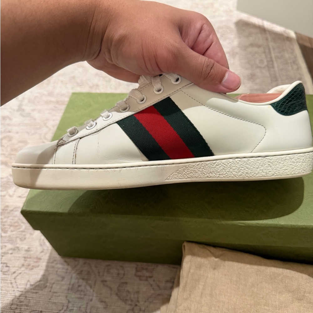 100% authentic Gucci White and Green Sneakers with Red Accents - Picture 6 of 8